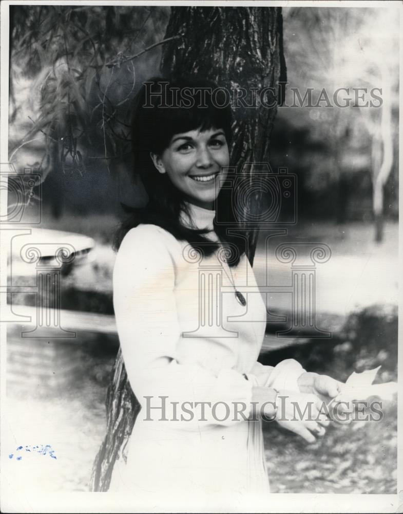 1973 Press Photo Jan Jones Elsa In Hts S.O.M - cvp27369 - Historic Images