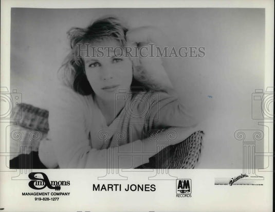 1988 Press Photo Marti Jones in the picture - cvp25128 - Historic Images