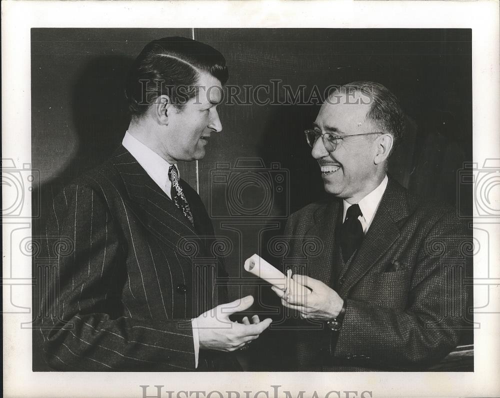1945 Press Photo Jay Jostyn receiving a recognition for his radio broadcasting - Historic Images