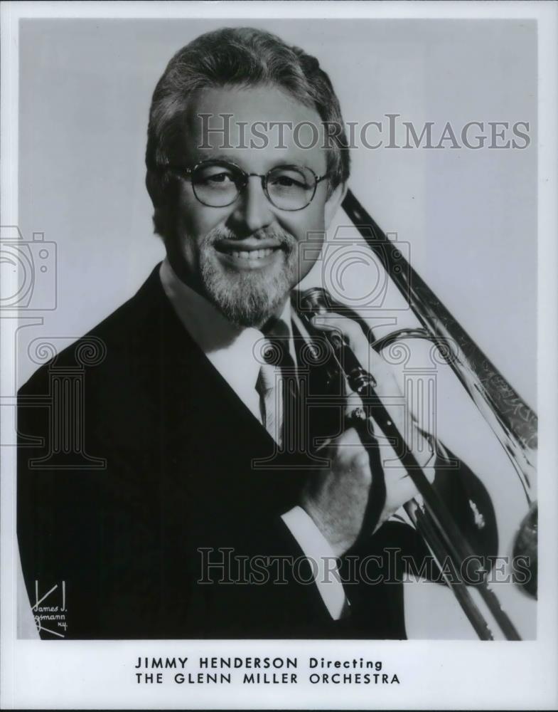 1980 Press Photo Jimmy Henderson directing The Glenn Miller Orchestra - Historic Images