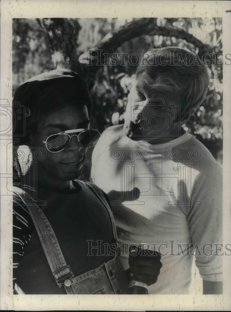 1978 Press Photo Ken Howard and Eric Kilpatrick in The White Shadow - cvp21547 - Historic Images