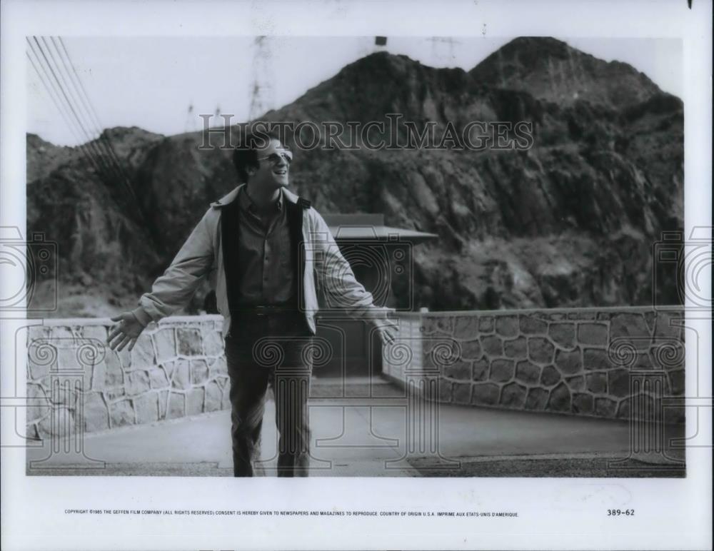 1985 Press Photo Lost in America - cvp23249 - Historic Images