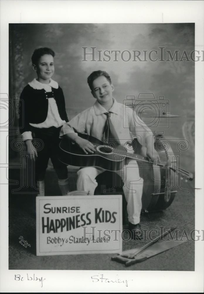 1989 Press Photo Sunrise Happiness Kids-Bobby and Stanley Lewis - cvp27964 - Historic Images