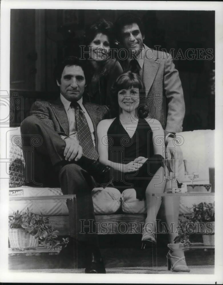 1978 Press Photo Judd Hirsch and cast of Chapter Two Play - cvp21418 - Historic Images