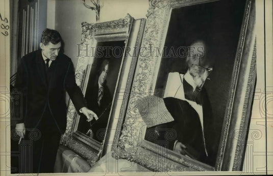 1966 Press Photo Wash DC CW Peale painting damaged by G Palakian at US Capitol - Historic Images