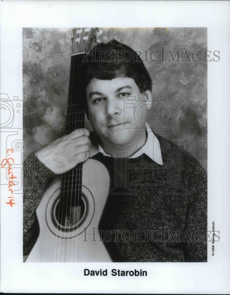 1991 Press Photo David Starobin holding a guitar - cvp20402 - Historic Images