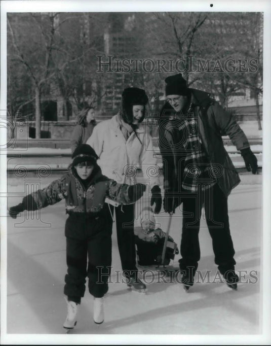 1995 Press Photo Yvonne Zima, Sherry Stringfield & Anthony Edwards in ER - Historic Images