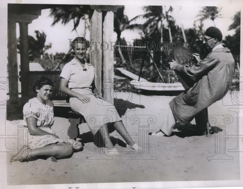 1935 Press Photo Barbara Campbell &amp; sister Constance poses sculptor Eric Burtis - Historic Images