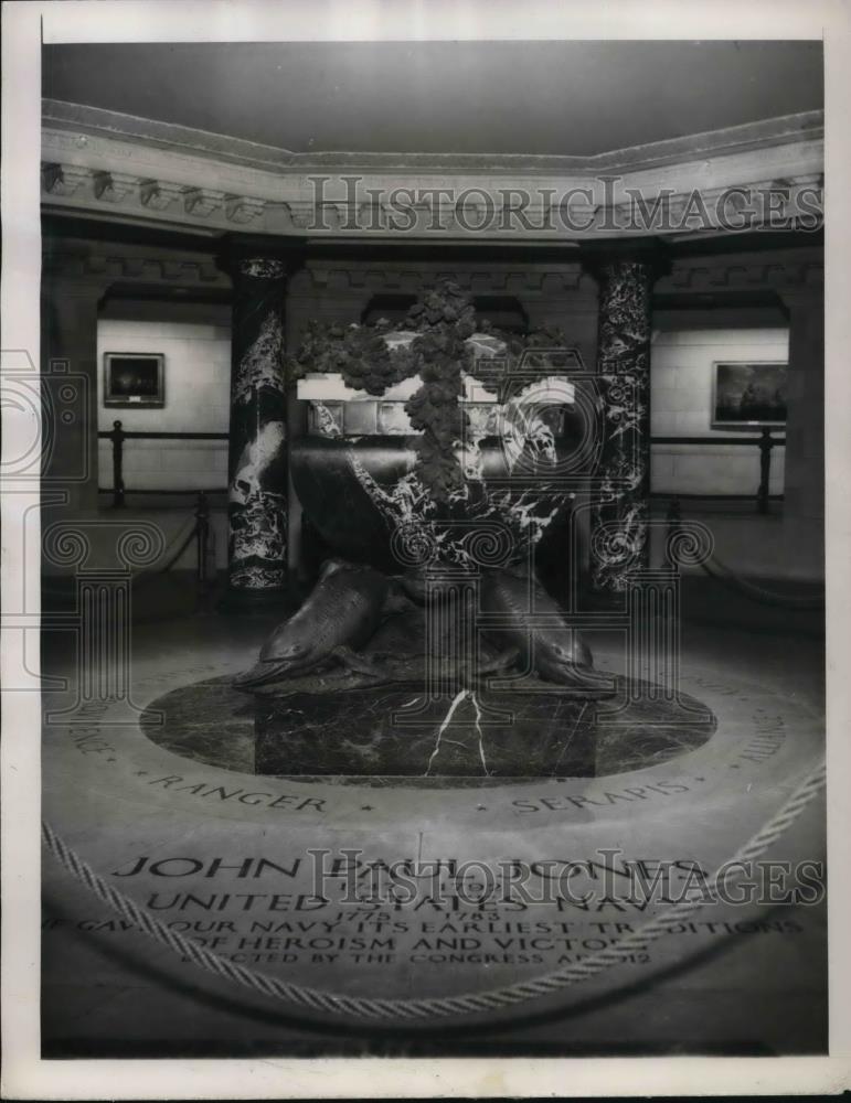 1947 Press Photo The tomb of John Paul Jones, U.S. naval hero - cvp25487 - Historic Images