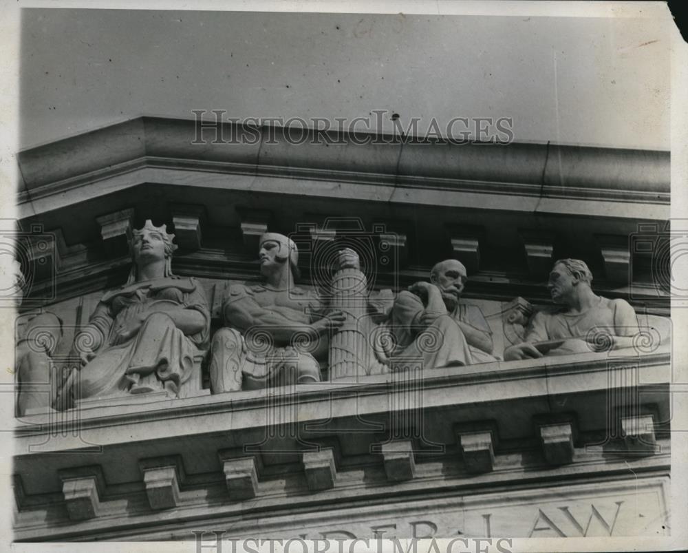 1934 Press Photo The living notables sculptures in Supreme Court Frieze - Historic Images