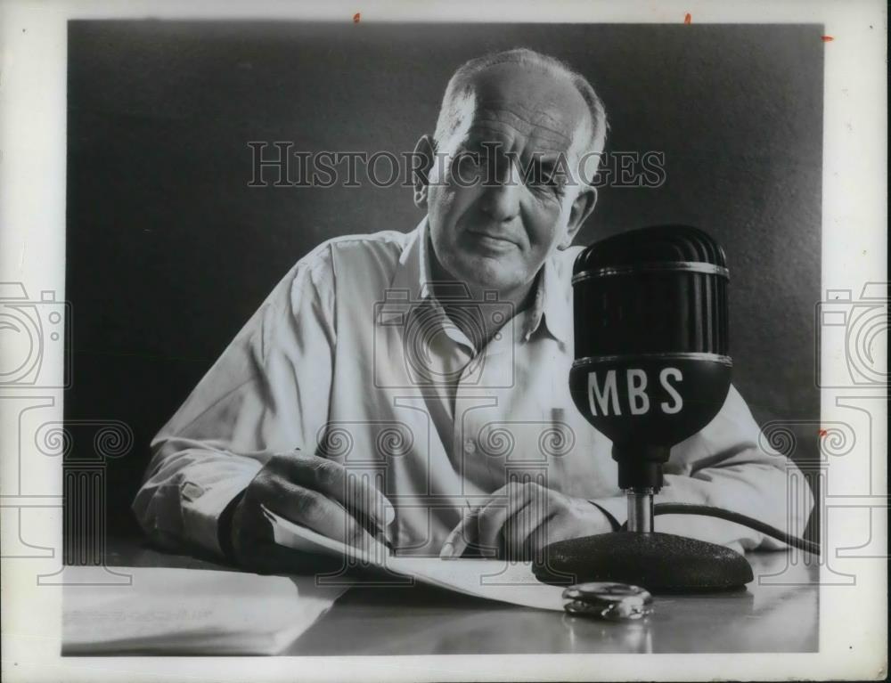 1951 Press Photo Gabriel Heatter Newscaster and Radio Commentator - cvp20777 - Historic Images