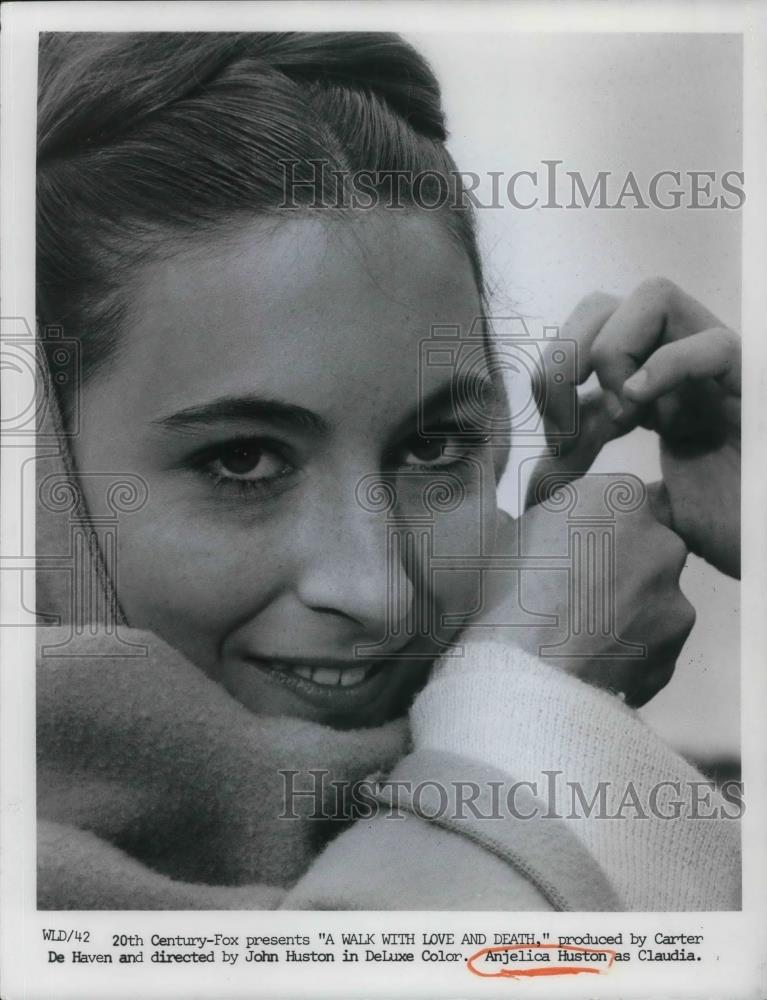 1970 Press Photo Anjelica Hutson in &quot;A Walk With Love and Death&quot; - cvp24235 - Historic Images