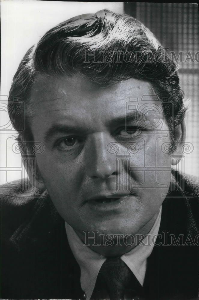 1975 Press Photo Hal Holbrook - cvp24159 - Historic Images