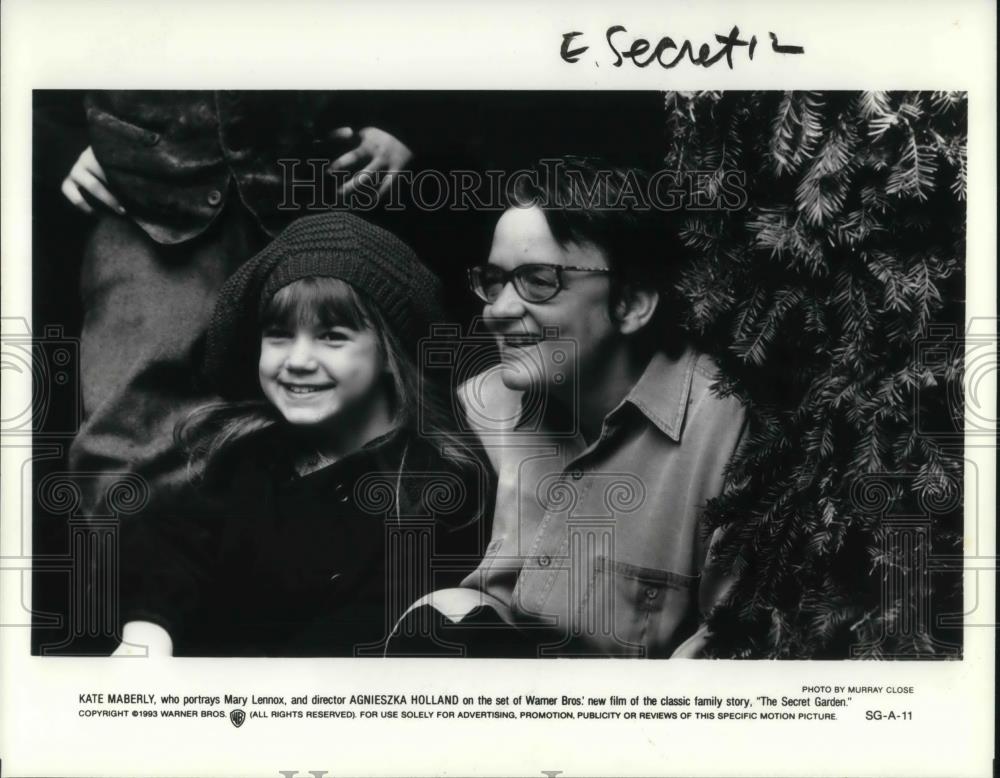 1993 Press Photo Kate Maberly with Direc. Agnieszka Holland in The Secret Garden - Historic Images