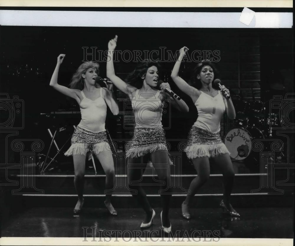1986 Press Photo New York Cast of Beehive play - cvp24622 - Historic Images