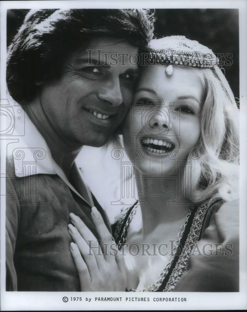 1975 Press Photo Dick Gautier and Misty Rowe star on When Things Were Rotten - Historic Images