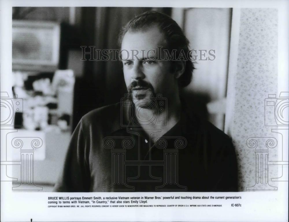 1990 Press Photo Bruce Willis as Emmett Smith in In Country movie film - Historic Images