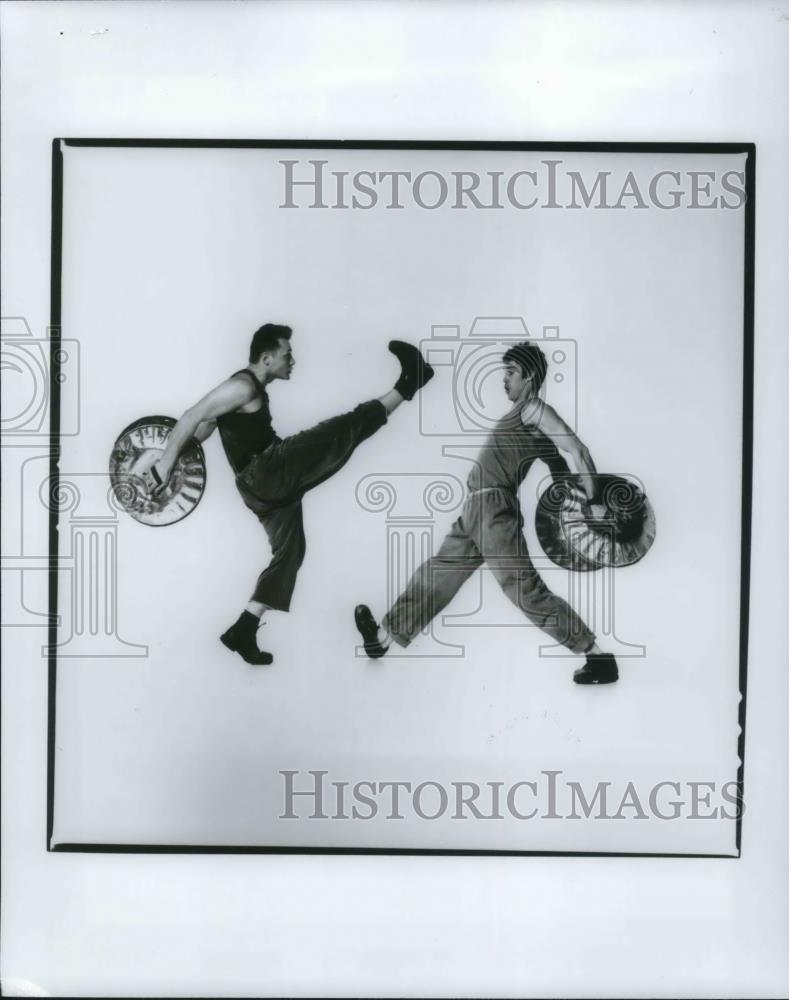 1995 Press Photo Luke Cresswell and Theseus Gerard in Stomp - cvp24061 - Historic Images