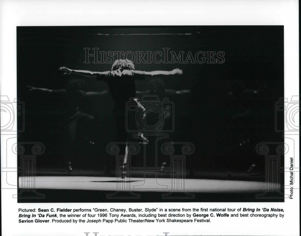 1996 Press Photo Sean C. Fielder stars in Bring in Da Funk play - cvp24684 - Historic Images