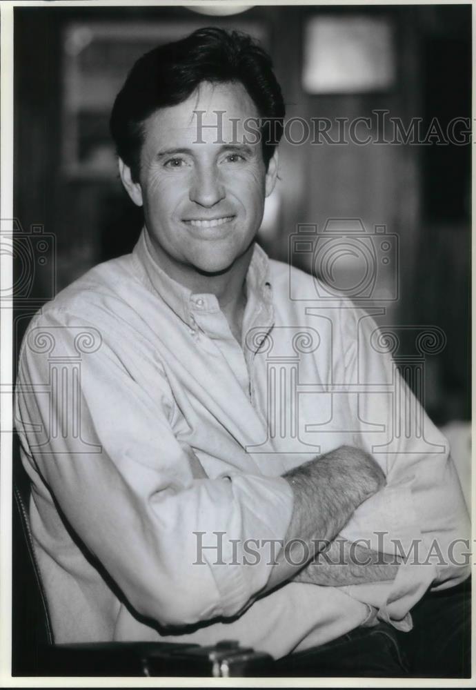 1992 Press Photo Robert Hays in Cutters - cvp21268 - Historic Images