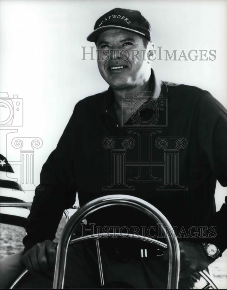 Press Photo Robert Urich Hosts of Boatworks - cvp25711 - Historic Images