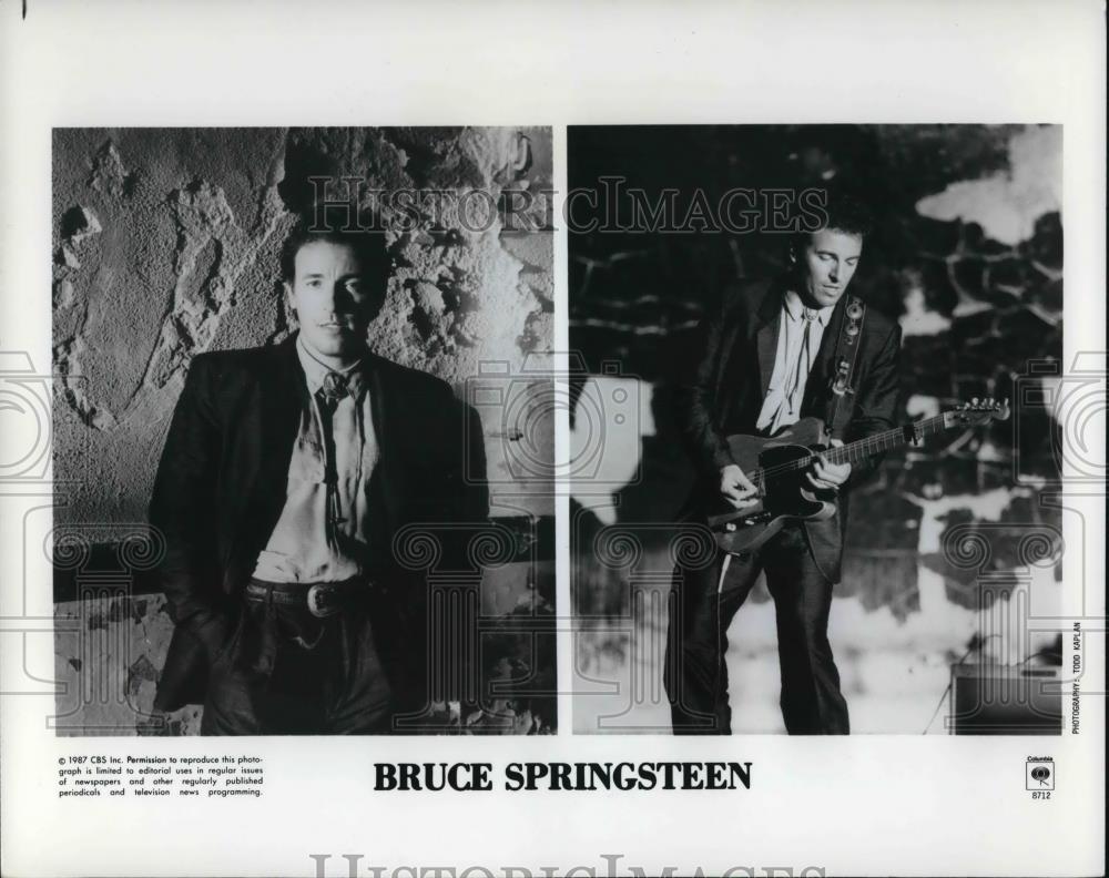 1988 Press Photo Bruce Springsteen playing a guitar - cvp25090 - Historic Images