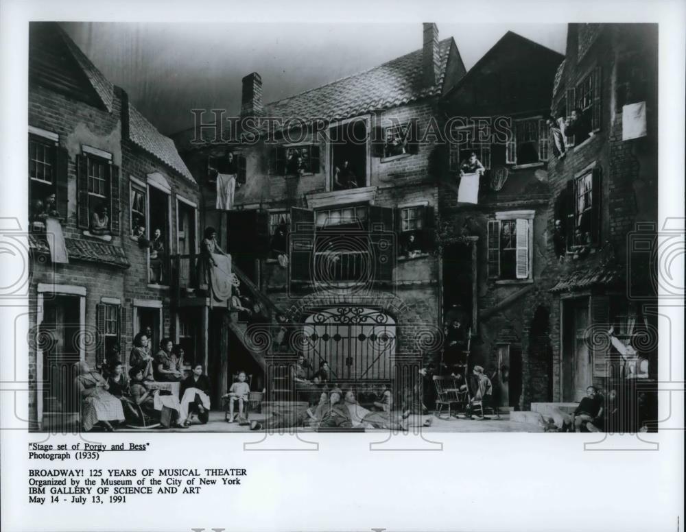 1991 Press Photo Scene with stage and set of Porgy and Bess in 1935 Broadway - Historic Images