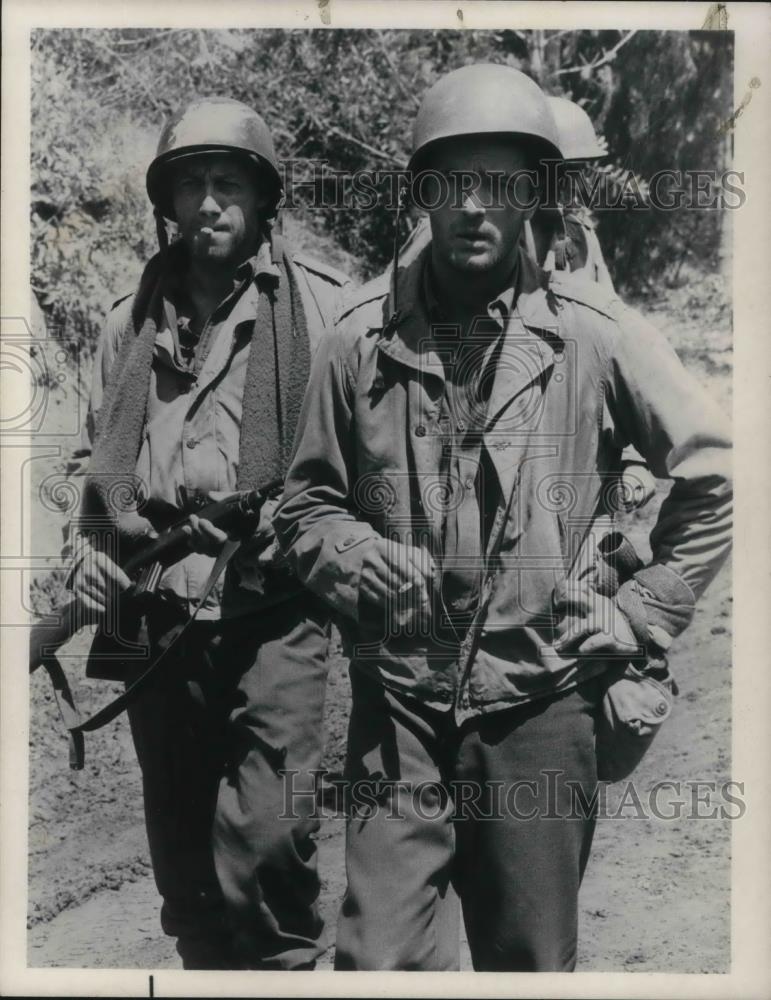 1964 Press Photo Don Dubbins & Robert Goulet - cvp23326 - Historic Images