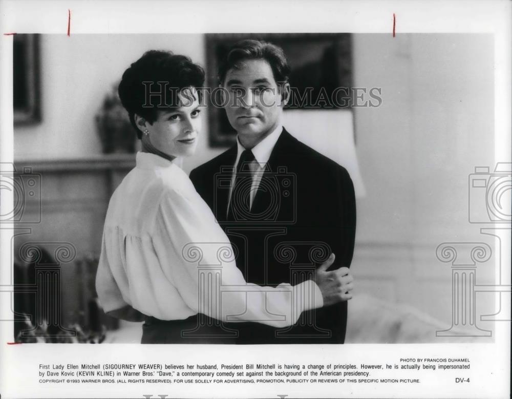 1993 Press Photo Sigourney Weaver and Kevin Kline in Dave - cvp23156 - Historic Images