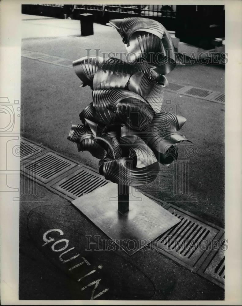 1969 Press Photo The abstract sculpture made by Goutin exhibited in Les Halles - Historic Images