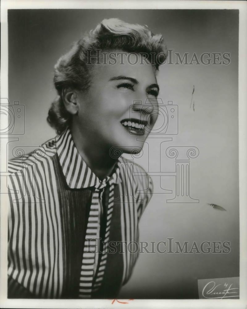 1957 Press Photo Hildegarde American Cabaret Singer at Statler - cvp21231 - Historic Images
