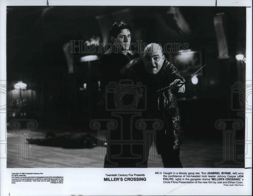1990 Press Photo Gabriel Byrne and Jon Polito in &quot;Miller&#39;s Crossing&quot; - cvp22316 - Historic Images