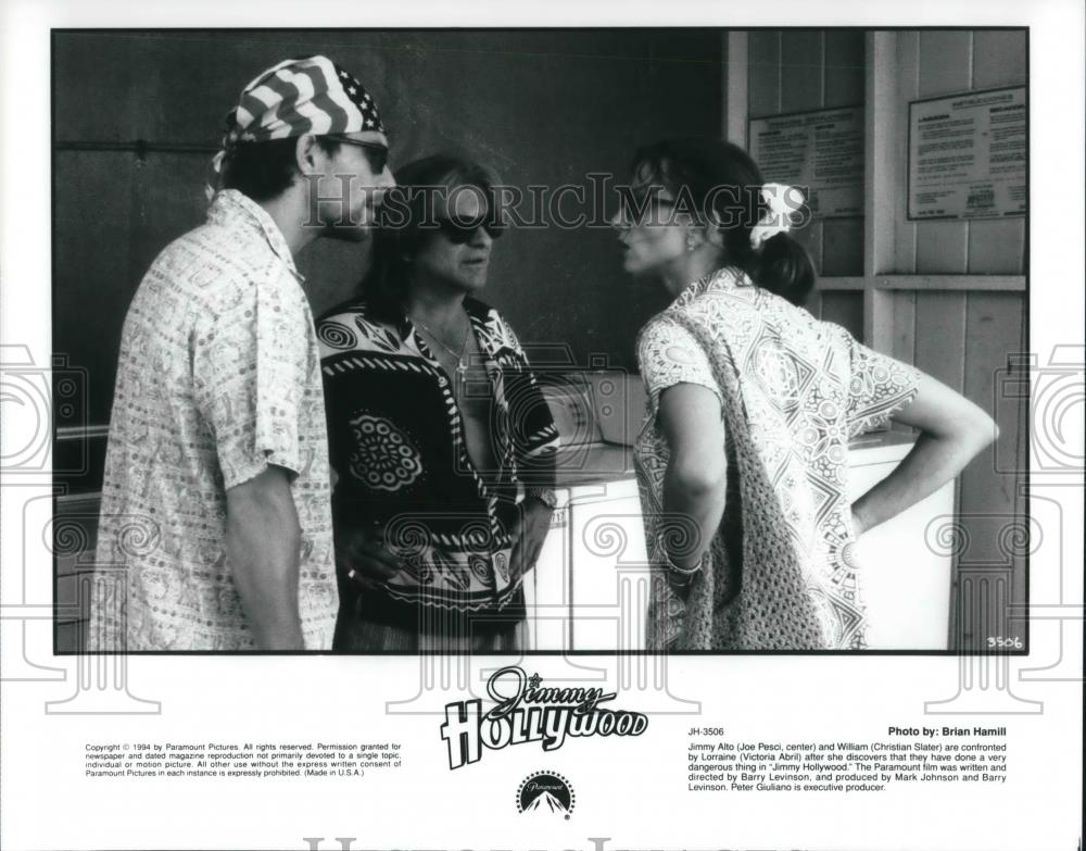 1994 Press Photo Joe Pesci Christian Slater Victoria Abril in Jimmy Hollywood - Historic Images
