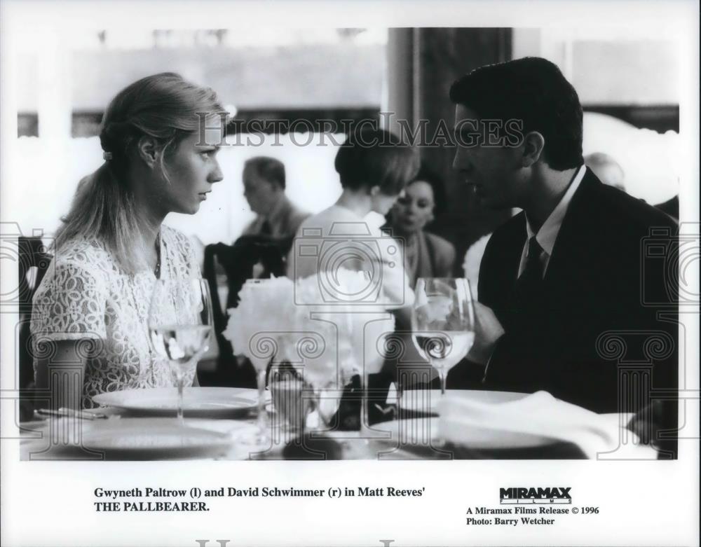 1996 Press Photo Gwyneth Paltrow and David Schwimmer in "The Pallbearer" - Historic Images