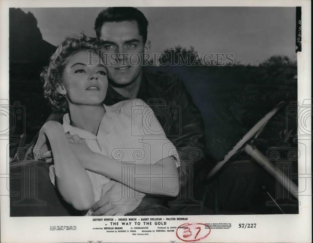 1957 Press Photo Jeffrey Hunter Sheree North In The Way To The Gold - cvp25045 - Historic Images