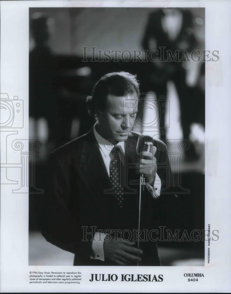 1994 Press Photo Julio Igelsias Spanish Singer and Songwriter - cvp24338 - Historic Images