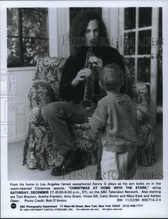 1994 Press Photo Kenny G in Christmas at Home with the Stars - cvp21061 - Historic Images