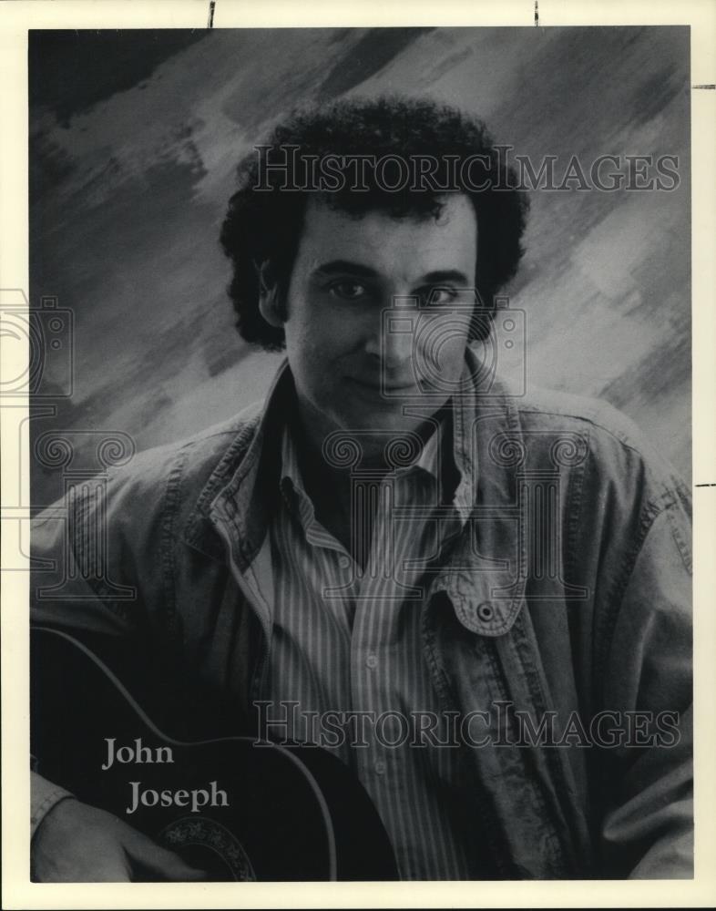 1992 Press Photo John Joseph Singer Musician Entertainer Comedy After Dark - Historic Images