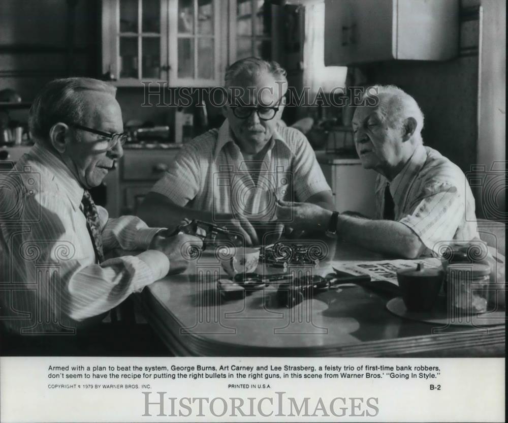 1980 Press Photo George Burns Art Carney and Lee Strasberg star in Going in Styl - Historic Images