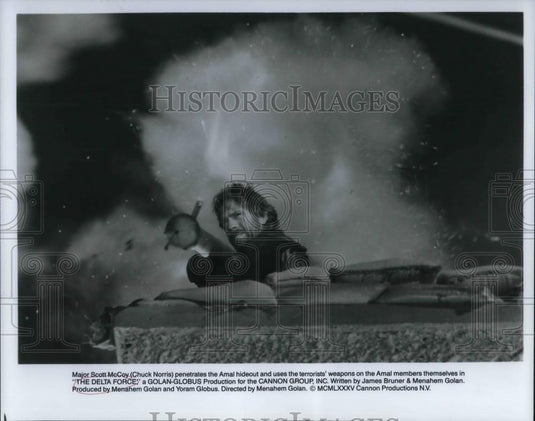 1986 Press Photo Chuck Norris as Major Scott McCoy in The Delta Force - Historic Images