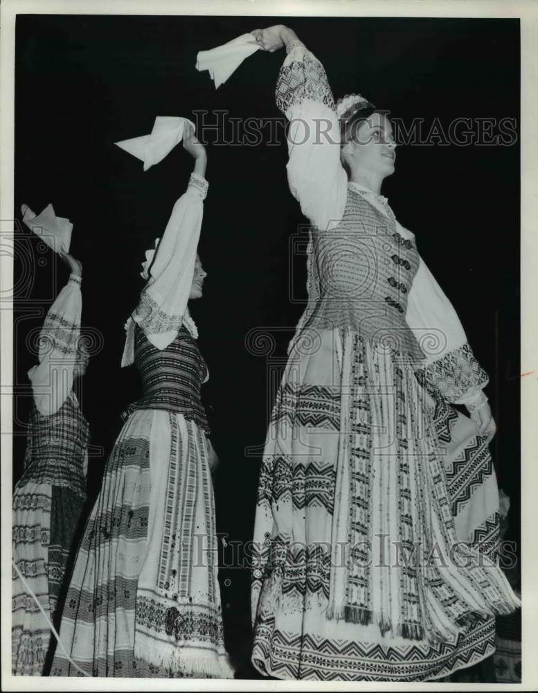 1973 Press Photo Grandivele Lithuania Folk Dance Ensemble - Historic Images