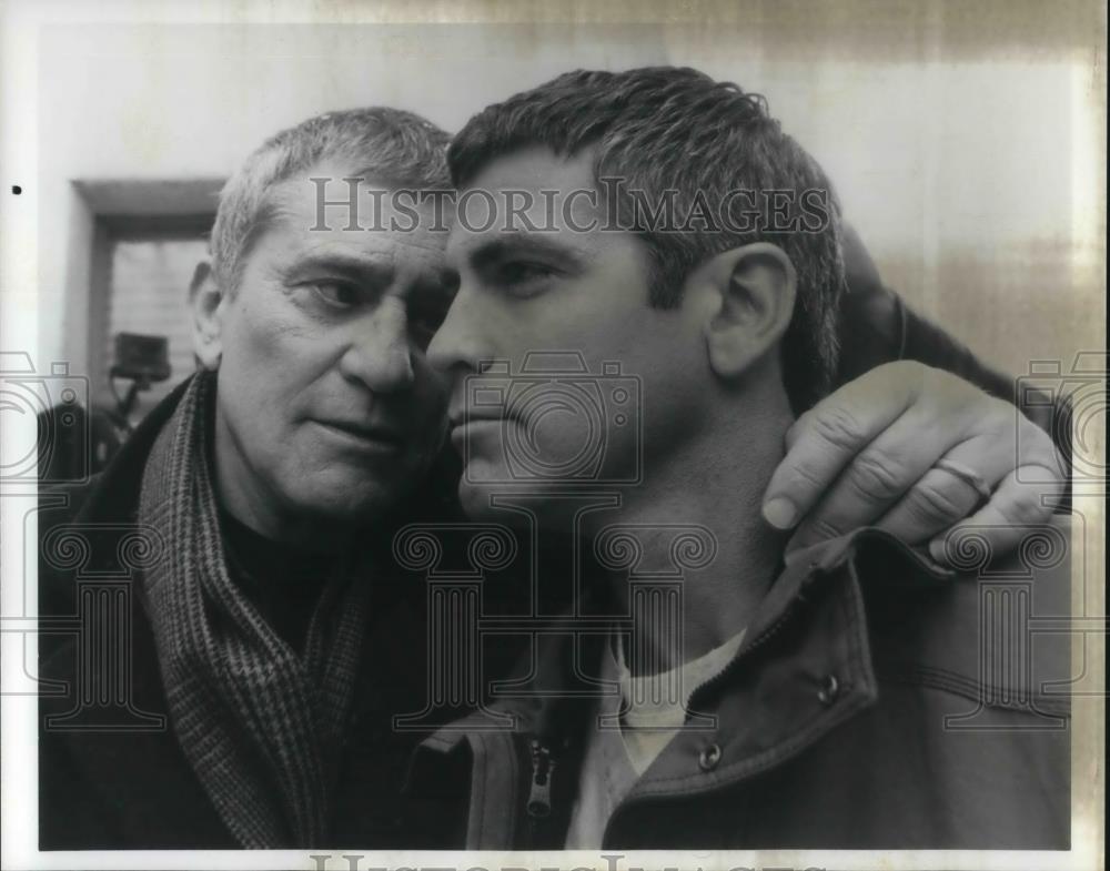 1995 Press Photo George Clooney & James Fareotino in ER - cvp20272 - Historic Images
