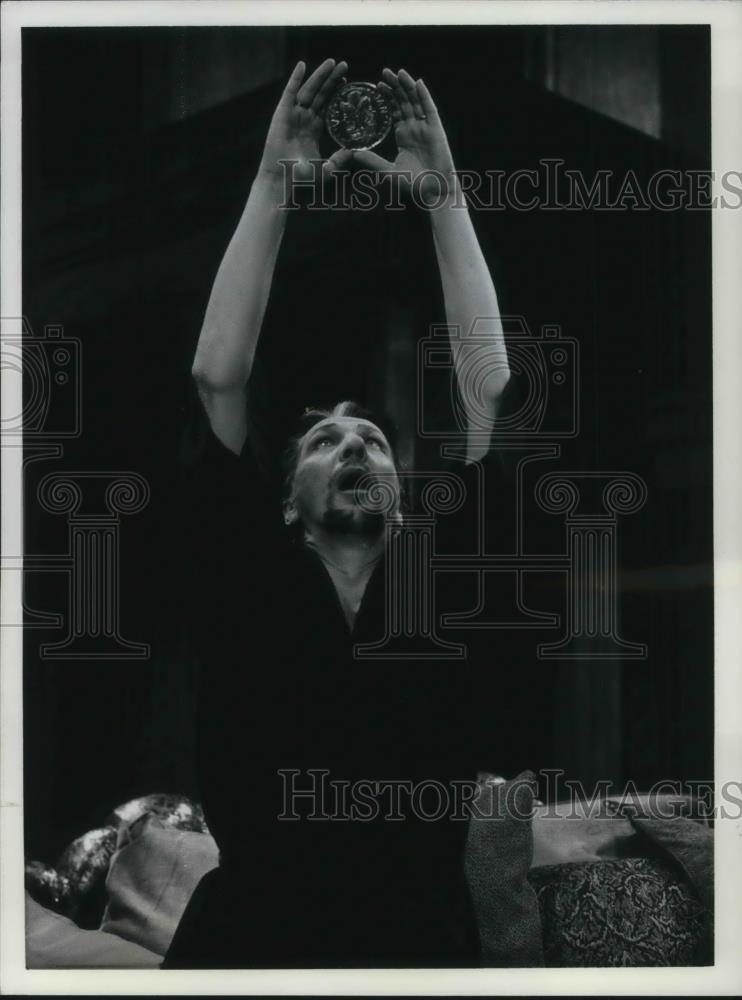 1971 Press Photo William Hutt stars in title role of Volpone - cvp24086 - Historic Images