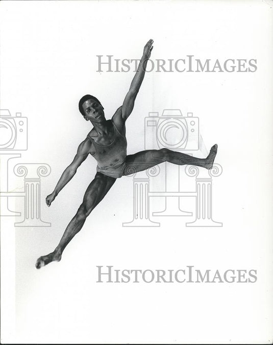 1979 Press Photo Raymond Johnson in the picture - cvp26190 - Historic Images