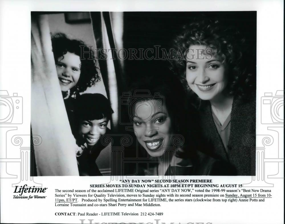 Press Photo Annie Potts and Lorraine Toussaint in ANY DAY NOW - cvp24954 - Historic Images