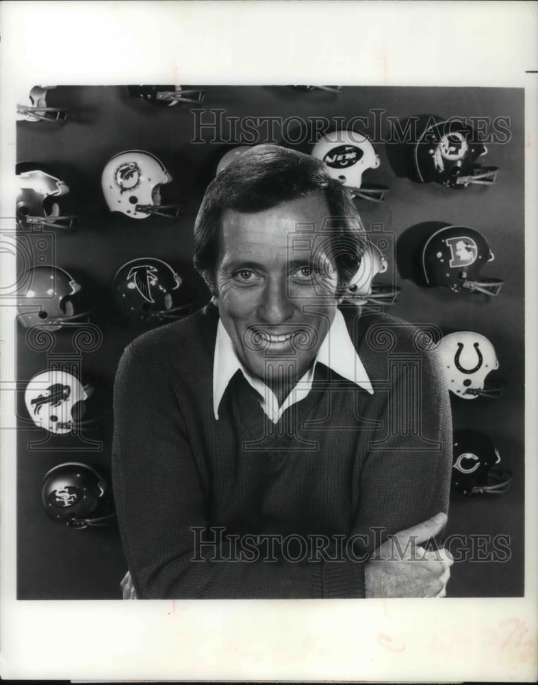 1976 Press Photo Andy Williams on Super Night at the Super Bowl - cvp20230 - Historic Images