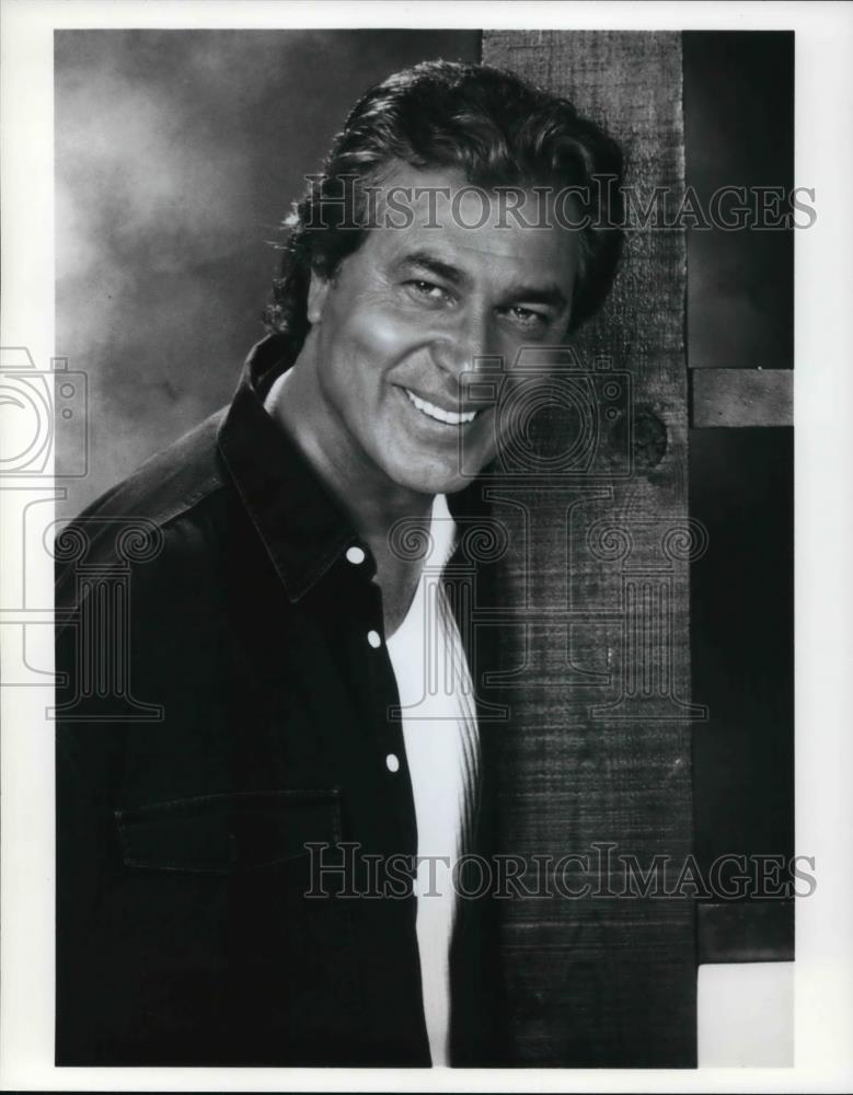 1998 Press Photo Engelbert Humperdinck - cvp25212 - Historic Images