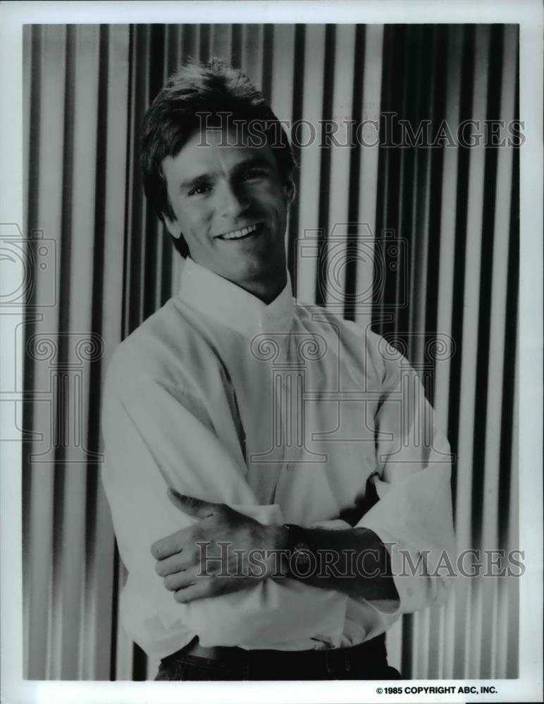 1985 Press Photo Richard Dean Anderson in MacGyver - Historic Images