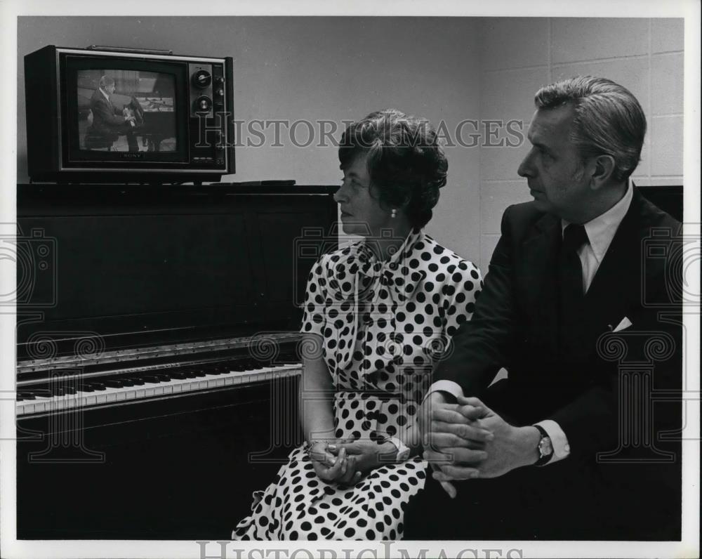 1974 Press Photo Mrs. Frank Joseph and Grant Johannesen Music Director Pianist - Historic Images
