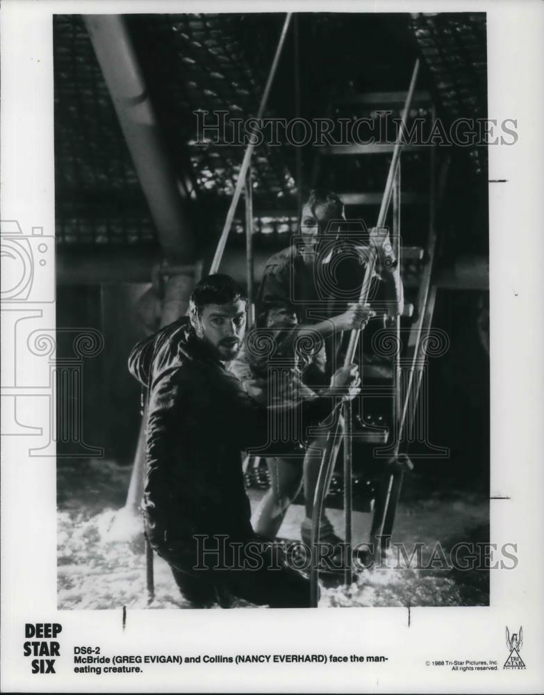 1988 Press Photo Greg Evigan and Nancy Everhard in Deep Star Six - cvp23571 - Historic Images